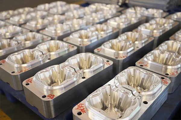 九游(中国)一站式服务官方网站手动餐具机插图24 Mould Production and Service